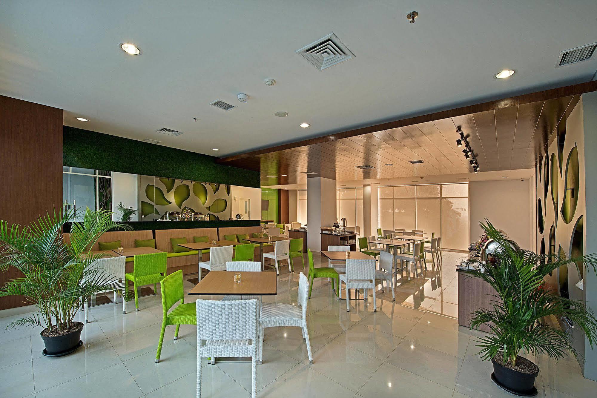 Whiz Prime Hotel Pajajaran Bogor Luaran gambar