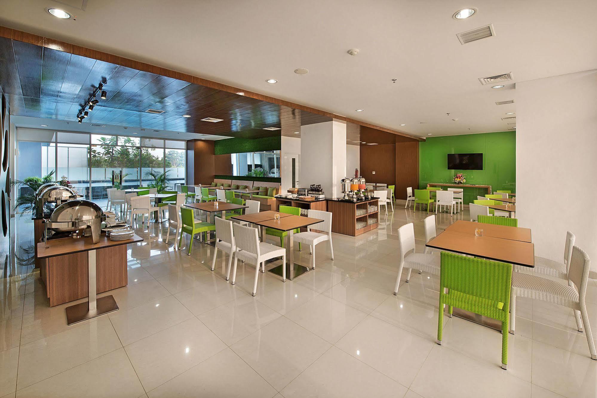 Whiz Prime Hotel Pajajaran Bogor Luaran gambar