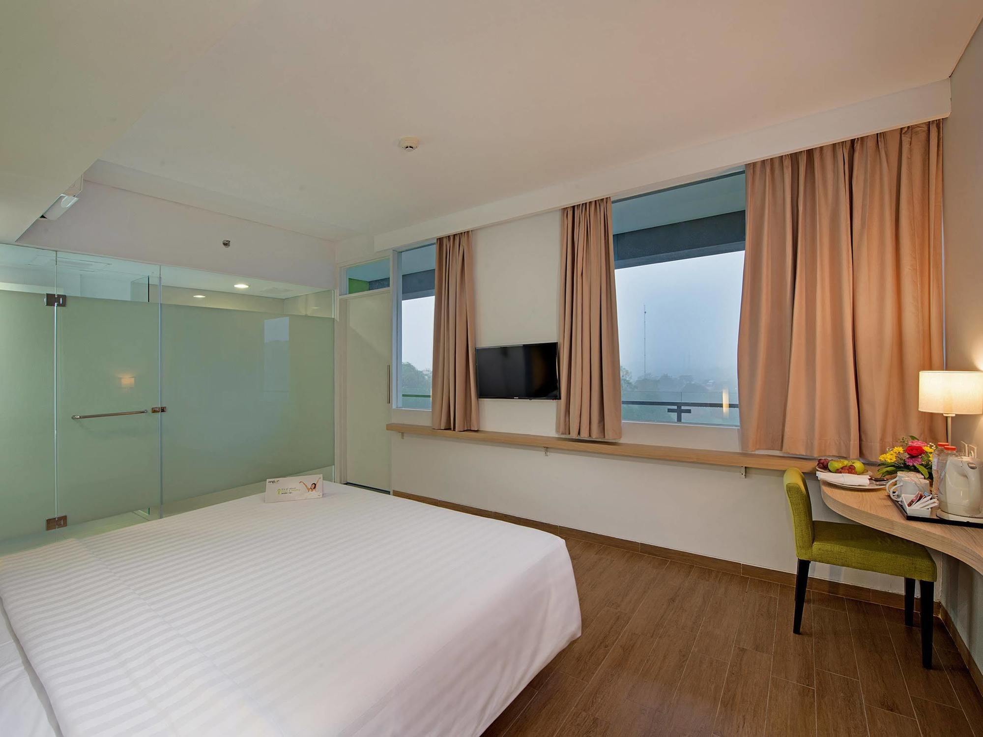 Whiz Prime Hotel Pajajaran Bogor Luaran gambar