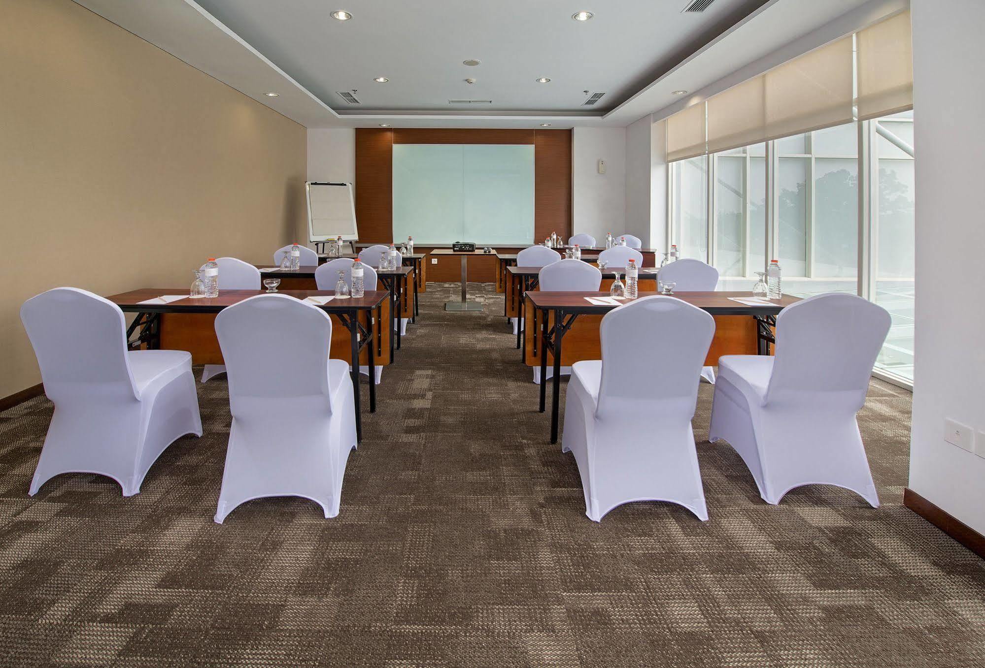 Whiz Prime Hotel Pajajaran Bogor Luaran gambar