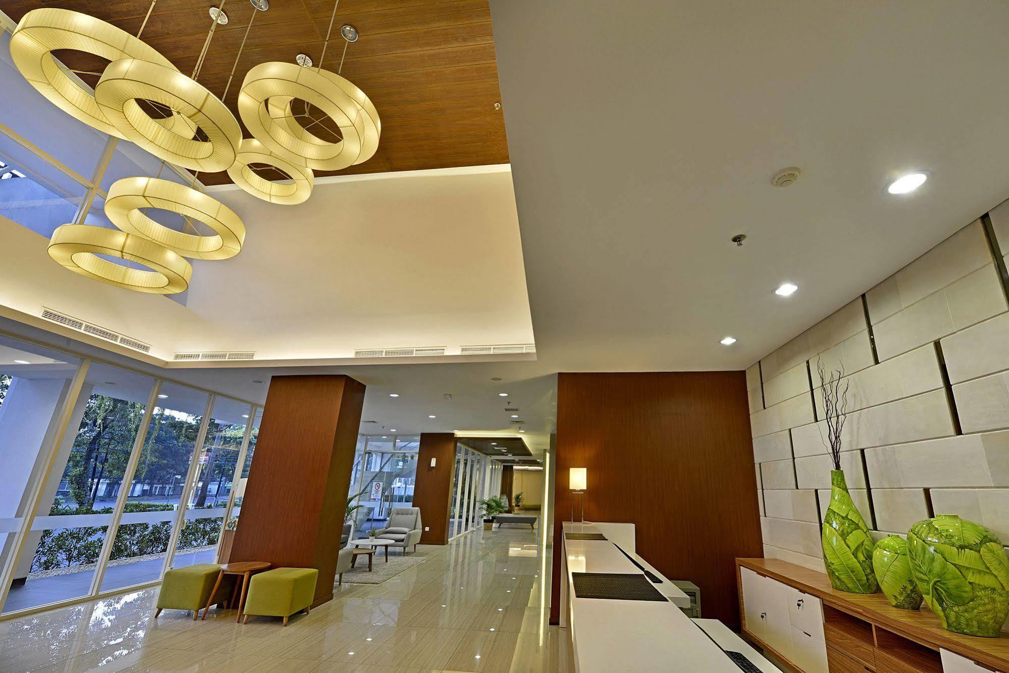 Whiz Prime Hotel Pajajaran Bogor Luaran gambar