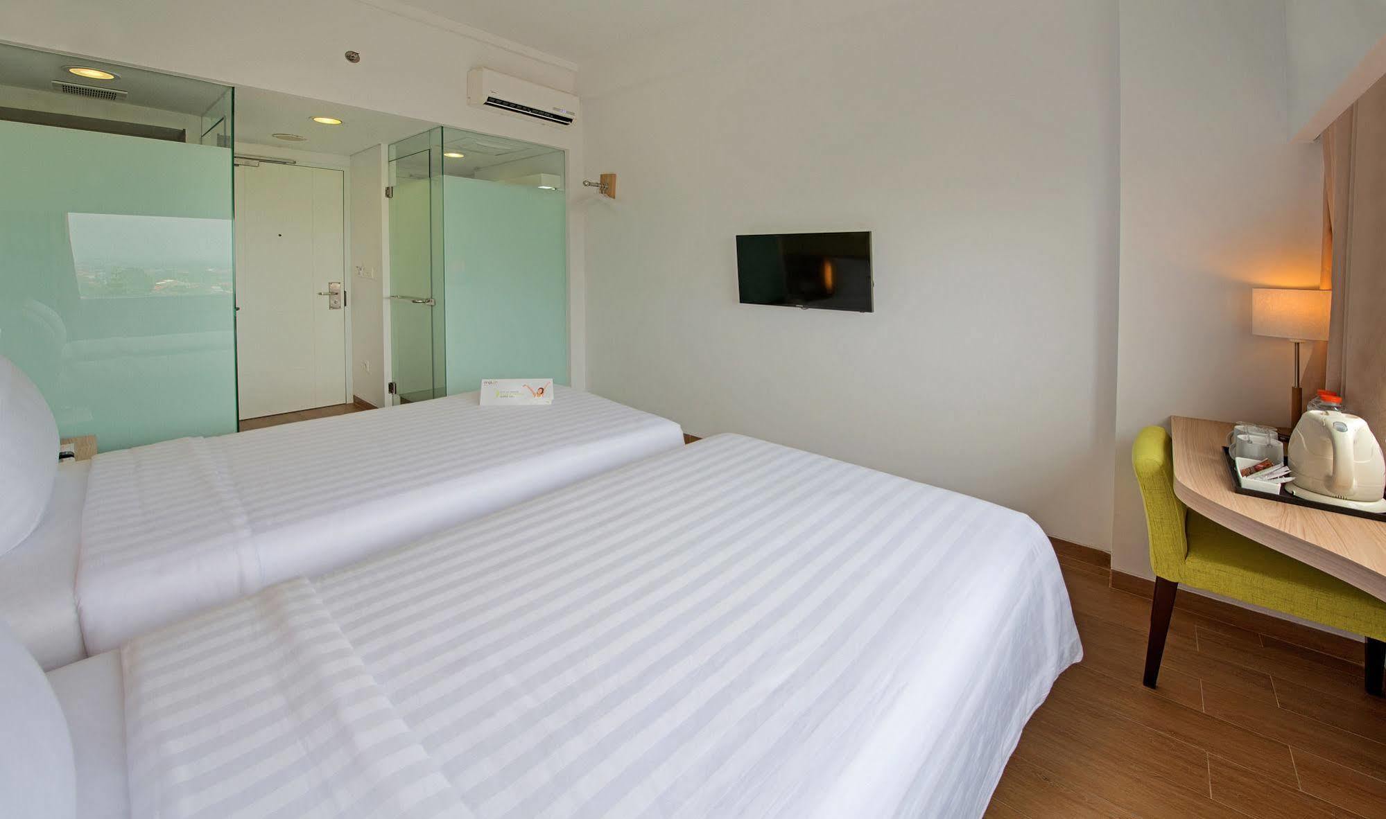 Whiz Prime Hotel Pajajaran Bogor Luaran gambar